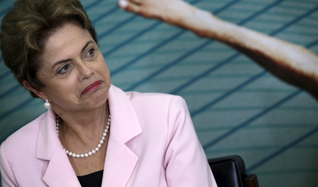 Presidente Dilma Rousseff durante cerimônia no Palácio do Planalto, em Brasília. 27/08/2015 REUTERS/Ueslei Marcelino