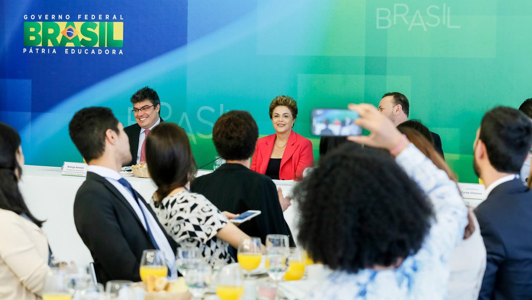 Brasília - DF, 07/01/2016. Presidenta Dilma Rousseff durante café da manhã com jornalistas-setoristas do Palácio do Planalto. Foto: Ichiro Guerra/PR