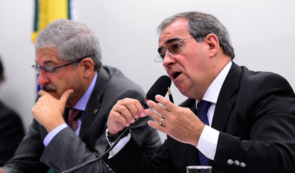 Brasília - O diretor presidente da siderúrgica Usiminas, Rômel Erwin de Souza, depõe na CPI do BNDES. (Antônio Cruz/Agência Brasil)