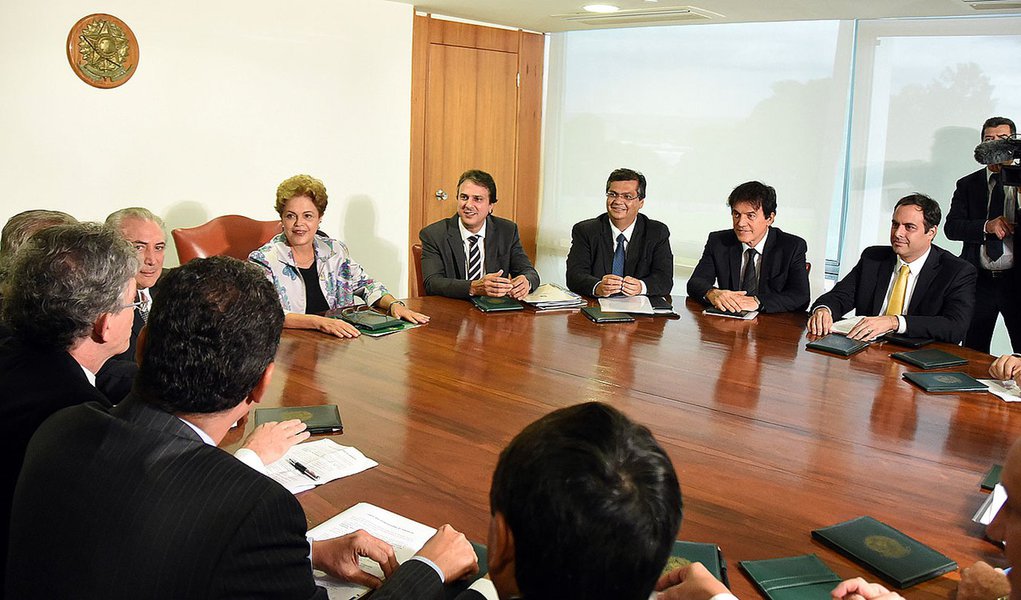 Brasília- DF- Brasil- 25/03/2015- A presidente Dilma reúne-se com os governadores da região Nordeste.

Foto: Humberto Pradera/ SEI