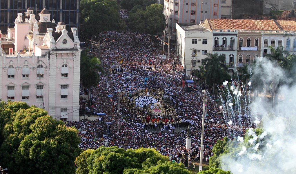 Procissão do Círio de Nossa Senhora de Nazaré, a maior manifestação religiosa Católica do Brasil e um dos maiores eventos religiosos do mundo, na manhã deste domingo (11). FOTO: CRISTINO MARTINS / AG. PARÁ DATA: 11.10.2015 BELÉM - PARÁ
