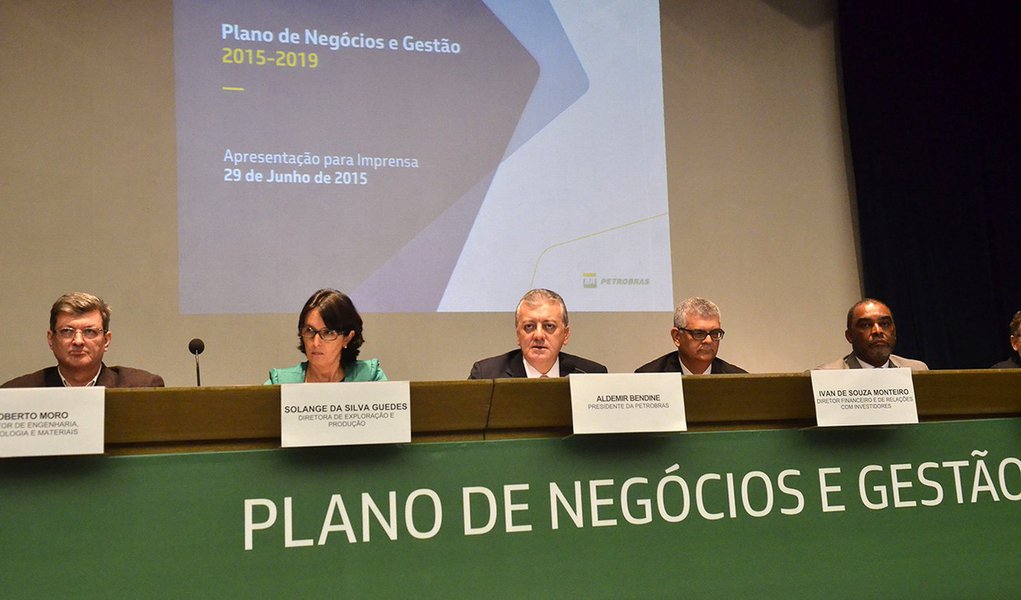 O presidente da Petrobras, Aldemir Bendine e diretores da empresa apresentam o Plano de NegÃ³cios e GestÃ£o para 2015 a 2019 (Fernando FrazÃ£o/AgÃªncia Brasil)