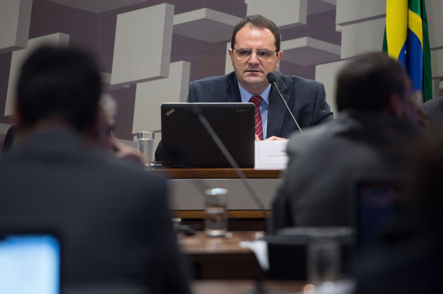 17/03/2015- Brasília- DF, Brasil-  O ministro do Planejamento, Nelson Barbosa, participa de audiência pública na Comissão de Assuntos Econômicos (CAE) do Senado.