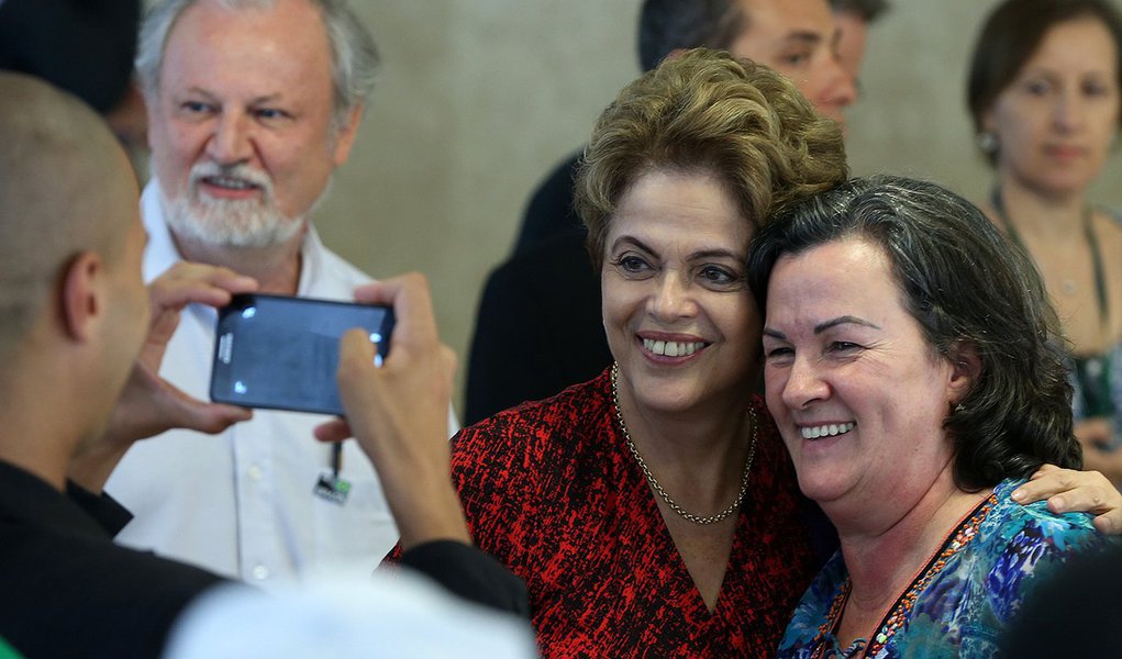 Brasília- DF 17-12-2015 Foto Lula Marques/Agência PT Presidenta , Dilma, reunida com Frente Brasil Popular Palácio do Planalto.