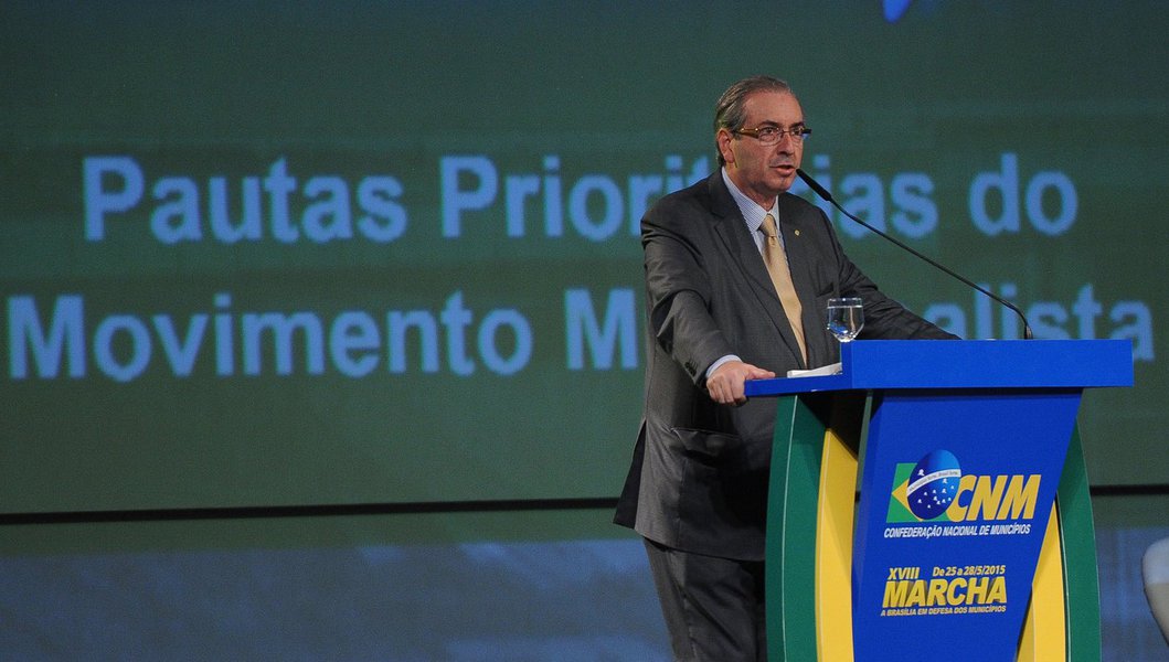 O presidente da Câmara dos Deputados, Eduardo Cunha, discursa durante encontro na 18ª Marcha em Defesa dos Municípios (Antonio Cruz/Agência Brasil)