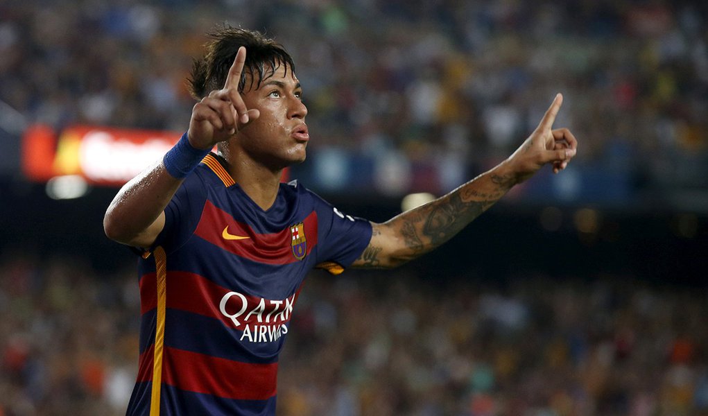 Neymar, do Barcelona, comemora gol contra a Roma em amistoso no estÃ¡dio Camp Nou, em Barcelona, na Espanha, no inÃ­cio do mÃªs. 05/08/2015 REUTERS/Albert Gea