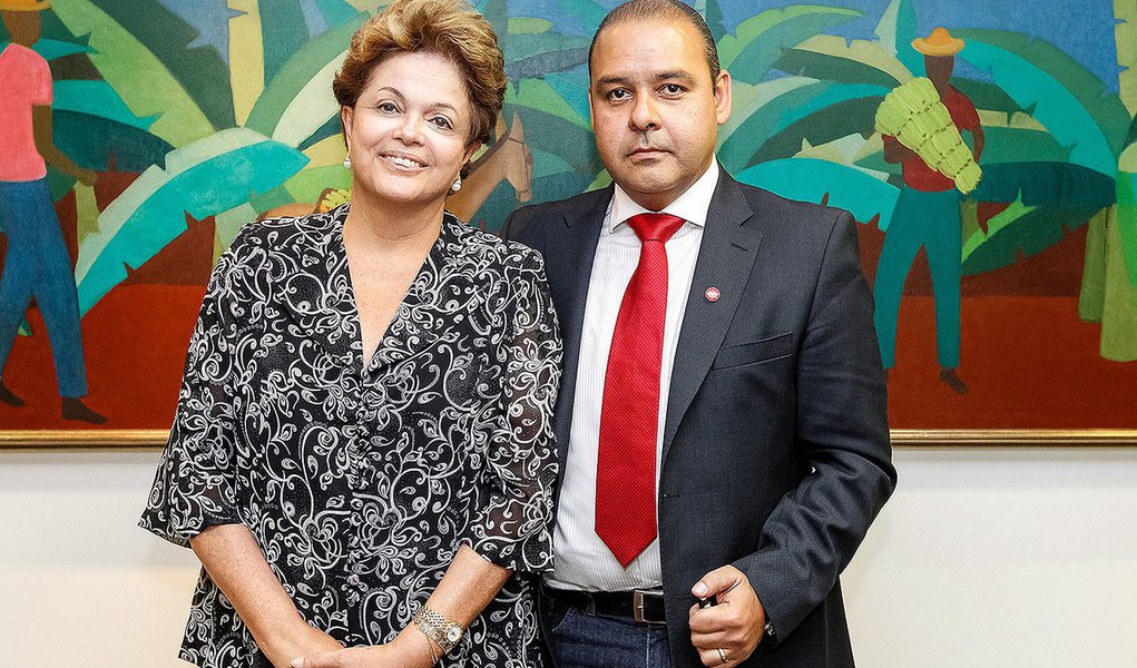 Brasília-DF, 05/02/2013. Presidenta Dilma Rousseff recebe Vagner Freitas Presidente nacional da Central Única dos Trabalhadores. Foto: Roberto Stuckert Filho/PR.
