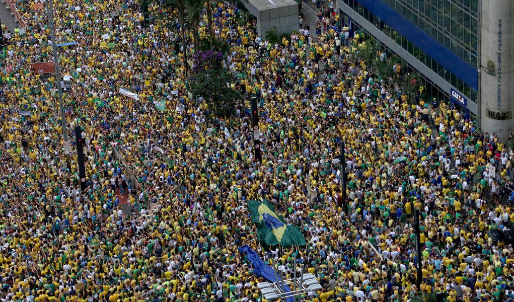 São Paulo 15/03/2015 - PROTESTO - Mais de um milhão de pessoas protestam contra o atual governo da presidebta Dilma Rousseff na Av. Paulista. Foto: Robson Fernandjes/LIGASP/Fotos Públicas 