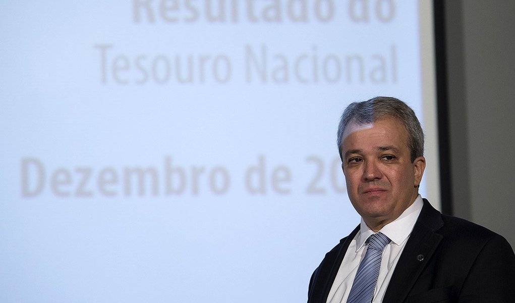 O Secretário do Tesouro Nacional, Marcelo Saintive, comenta o resultado primário do governo central relativo ao mês de dezembro de 2014.( Marcelo Camargo/Agência Brasil)