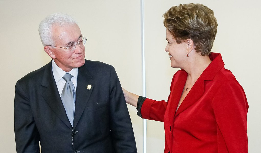 Brasília - DF, 05/02/2015. Presidenta Dilma Rousseff durante cerimônia de posse do novo Ministro-Chefe da Secretaria de Assuntos Estratégicos, Mangabeira Unger. Foto: Roberto Stuckert Filho/PR.