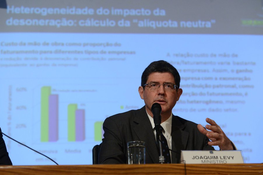 Brasília- DF- Brasil- 27/02/2015- O ministro da Fazenda, Joaquim Levy, fala sobre a redução da desoneração da folha de pagamentos (Valter Campanato/Agência Brasil)