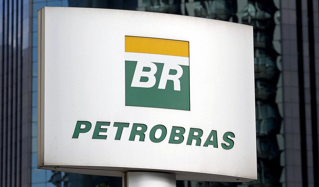 Logotipo da Petrobras visto em SÃ£o Paulo. 06/02/2015 REUTERS/Paulo Whitaker