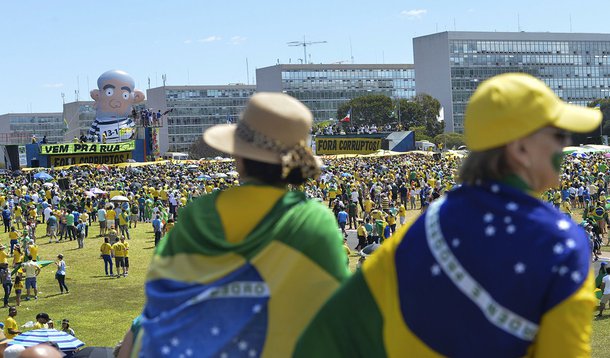 Manifestações convocadas por organizações contrárias ao governo ocorrem com tranquilidade na Esplanada dos Ministérios (Antonio Cruz/Agência Brasil)