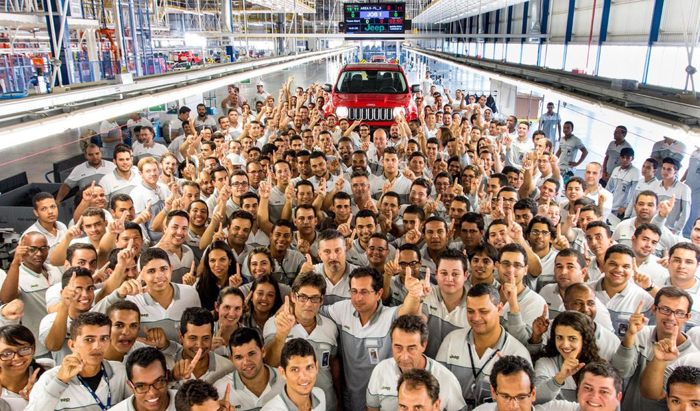 Linha de montagem do Jeep Renegade no récem Inaugurando Polo Automotivo Jeep, em Goiana, Pernambuco, a mais moderna das fábricas do grupo FCA – Fiat Chrysler Automobiles, o Renegade também expande a linha de veículos da marca, entrando no segmento dos SUV