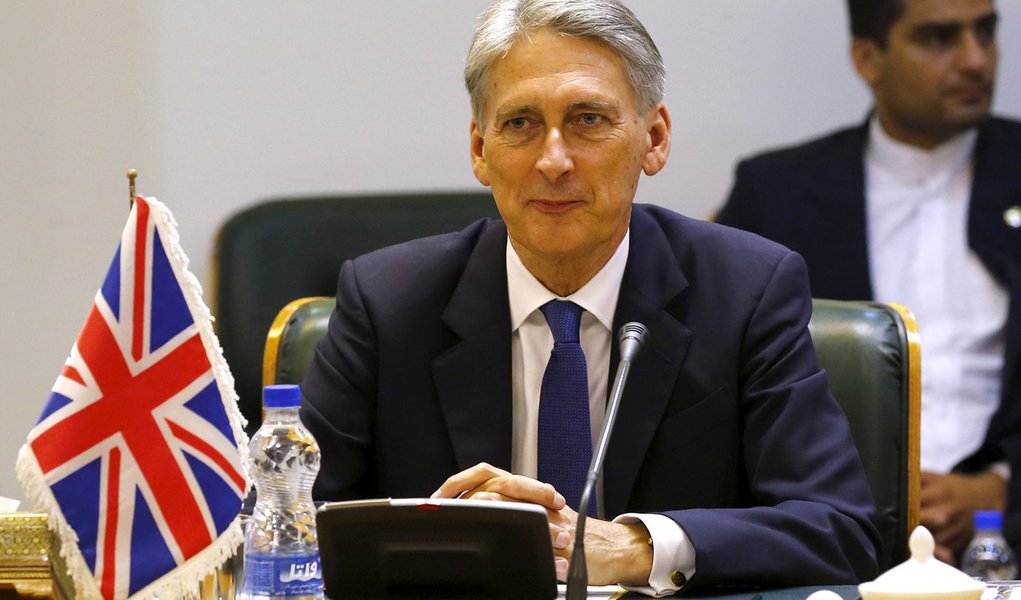 Ministro das Relações Exteriores britânico, Philip Hammond, durante encontro em Teerã. 23/08/2015 REUTERS/Darren Staples