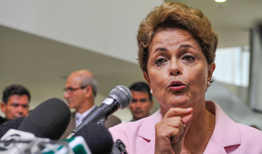 A presidenta Dilma Rousseff participa da cerimÃ´nia de lanÃ§amento do Plano Nacional de Defesa AgropecuÃ¡ria, no PalÃ¡cio do Planalto (Elza FiÃºza/AgÃªncia Brasil)