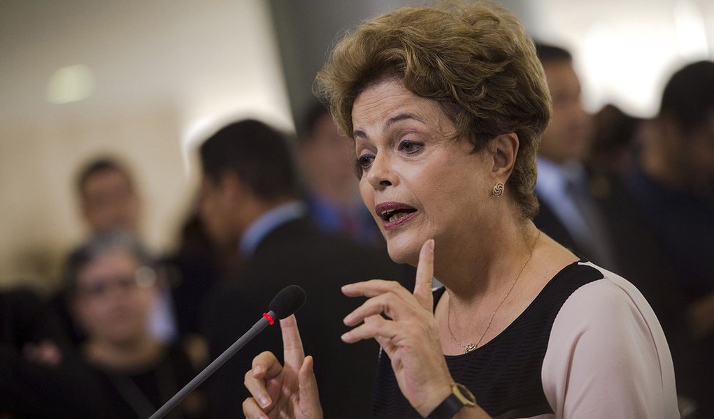Brasília - A presidenta Dilma Rousseff participa da 21ª edição do Prêmio Direitos Humanos, no Palácio do Planalto (Marcelo Camargo/Agência Brasil)
