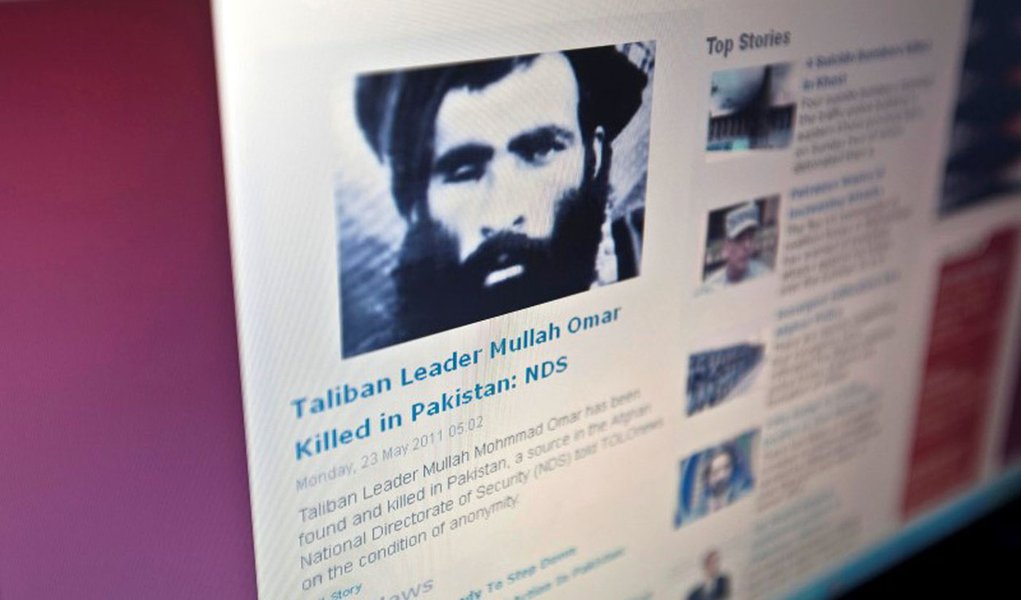 Reprodução de reportagem do site Tolonews sobre a morte do líder do Taliban, mulá Omar. 23/05/2011 REUTERS/Ahmad Masood/Files