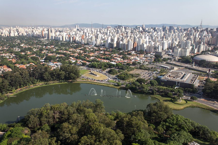 Parque do Ibirapuera, Arvore de Natal, Lago
