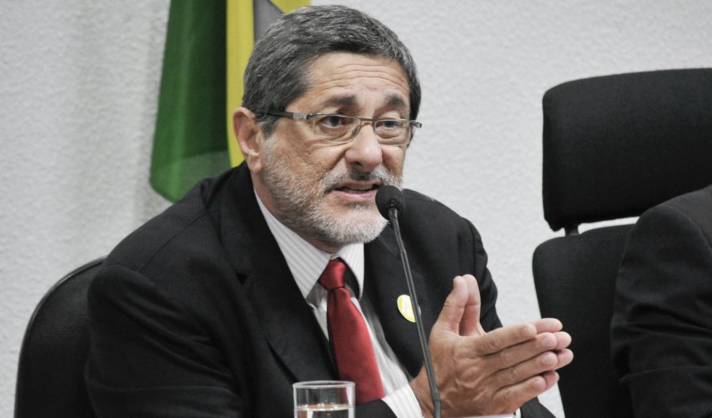 José Sérgio Gabrielli de Azevedo, presidente da Petrobras entre 2005 e 2011 e atual secretário do Planejamento da Bahia, presta depoimento à Comissão Parlamentar de Inquérito (CPI) da Petrobras, que investiga denúncias de corrupção na empresa durante comp