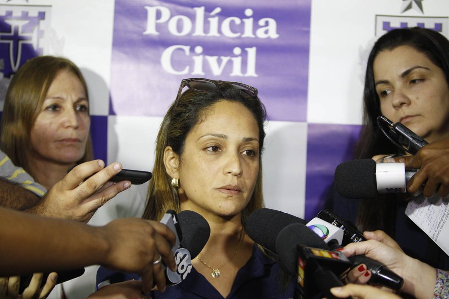 Coletiva de imprensa sobre fraudes praticadas pela empresa de água mineral Frésca Na foto: Márcia Pereira, delegada da Polícia Civil