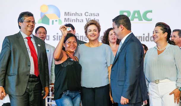 São Luis-MA, 10/08/2015. Presidenta Dilma Rousseff durante cerimônia de entrega de unidades habitacionais em São Luís/MA e entregas simultâneas de unidades em Caxias/MA, em Campo Grande/MS e em Anastácio/MS do programa Minha Casa Minha Vida.