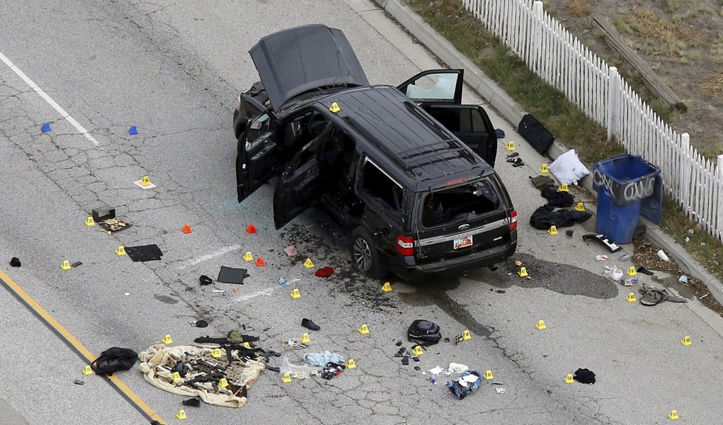 Restos de um carro usado no ataque desta semana em San Bernardino, na Califórnia. 03/12/2015 REUTERS/Mario Anzuoni