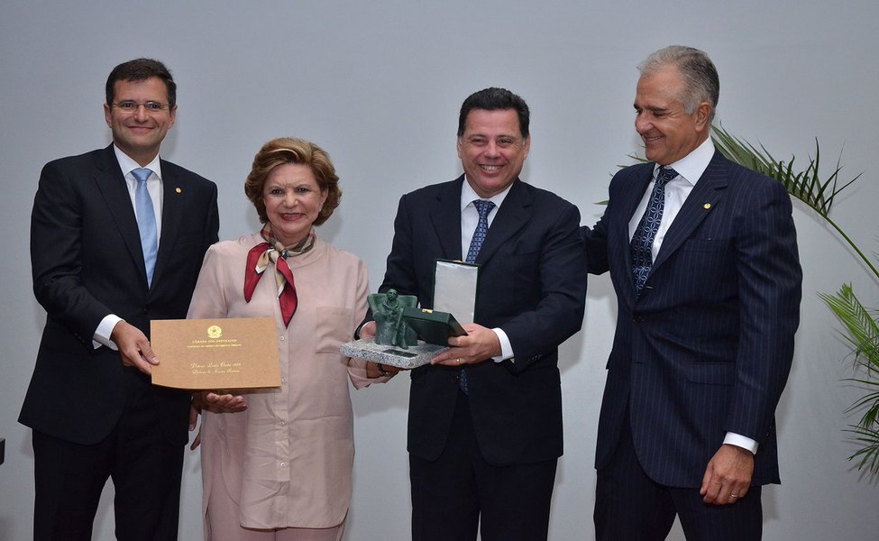 Brasilia Governador Marconi recebe o Premio Lúcio Costa Categoria Habitação Fotos Eduardo Ferreira