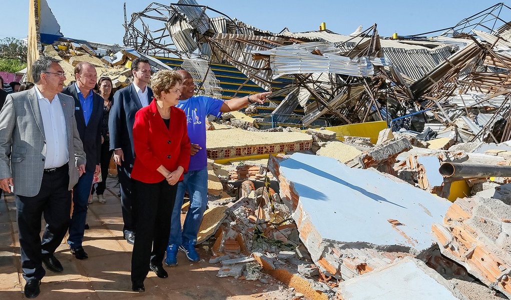 Xanxerê - SC, 27/04/2015. Presidenta Dilma Rousseff durante visita às áreas atingidas por tornado. Foto: Roberto Stuckert Filho/PR