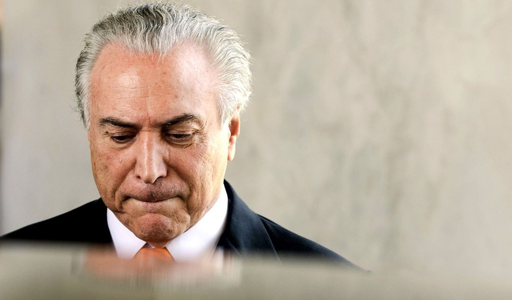 Brasília - O vice-presidente, Michel Temer, fala à imprensa ao deixar seu gabinete no Palácio do Planalto (Marcelo Camargo/Agência Brasil)