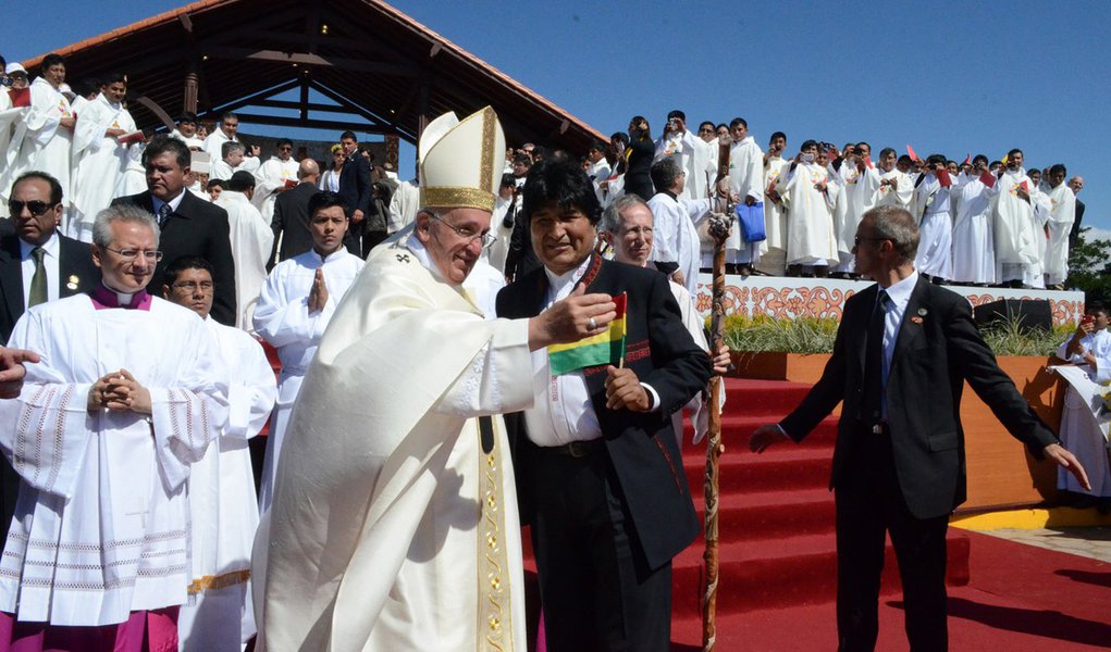 Jueves 09 de julio de 2015. Presidente Morales y autoridades participan de la homilía de la única misa que celebró el Papa francisco en Santa Cruz ( Jose Lirauze )