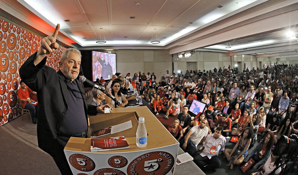 Salvador- BA- Brasil- 12/06/2015- O ex-presidente Lula participa do lançamento da campanha de arrecadação do Partido dos Trabalhadores (PT), na cidade de Salvador.

Foto: Ricardo Stuckert/ Instituto Lula