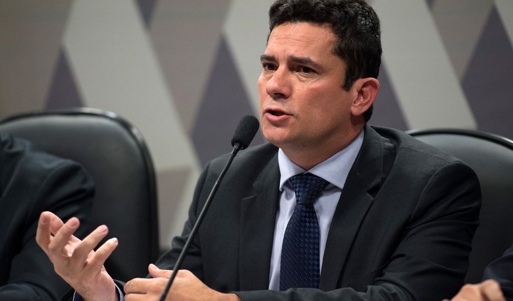 O juiz federal Sergio Moro participa na Comiss�o de Constitui��o, Justi�a e Cidadania (CCJ) do Senado de audi�ncia p�blica sobre projeto que altera o C�digo de Processo Penal (Fabio Rodrigues Pozzebom/Ag�ncia Brasil)