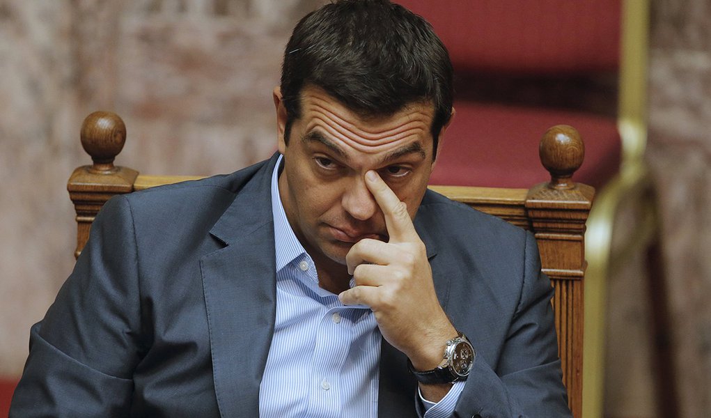 Primeiro-ministro grego, Alexis Tsipras, durante sessÃ£o parlamentar, em Atenas. 14/08/2015 REUTERS/Christian Hartmann