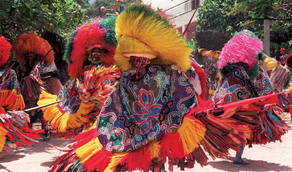 Members from the group Maracatu perform a typical folklore from Pernambuco in the streets of Recife, Brazil, Monday, Feb. 15, 1999 during Carnival.  (AP Photo/Inacio Teixeira)