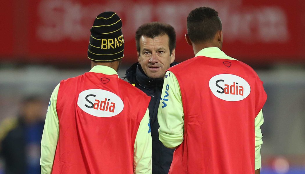  Dunga comanda o treino da Seleção Brasileira de futebol no Estádio Ernst Happel, em Viena 