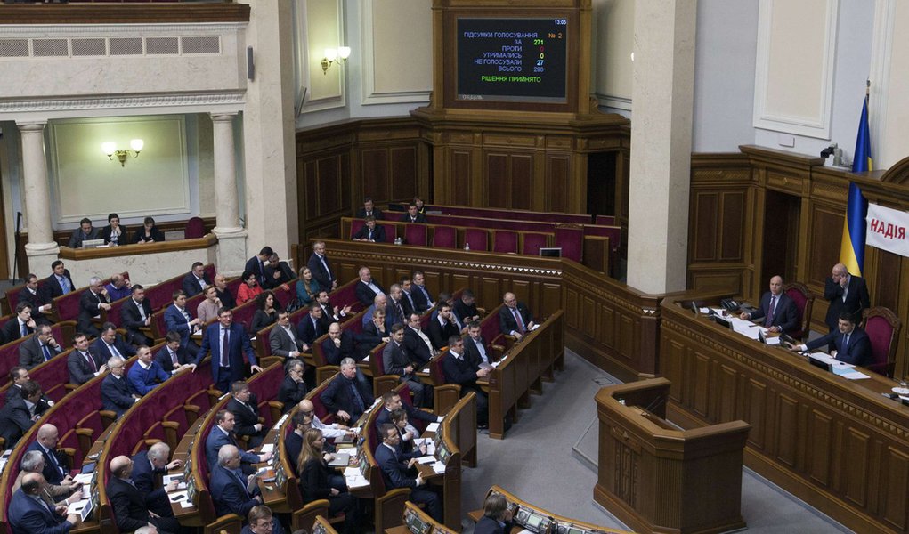 Deputados em sessÃ£o do Parlamento em Kiev. 27/01/2015 REUTERS/Alex Kuzmin