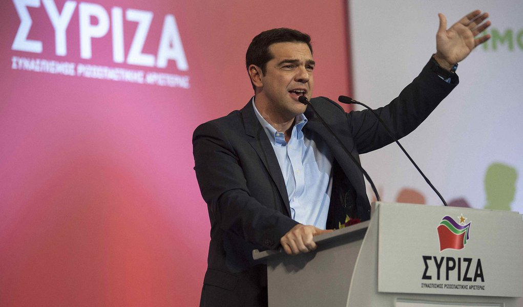 Líder do partido esquerdista radical grego Syriza, Alexis Tsipras, discursa durante comício em Salônica. 20/01/2015 REUTERS/Alexandros Avramidis