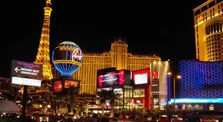 Las Vegas, cidade da diversão e das luzes neon