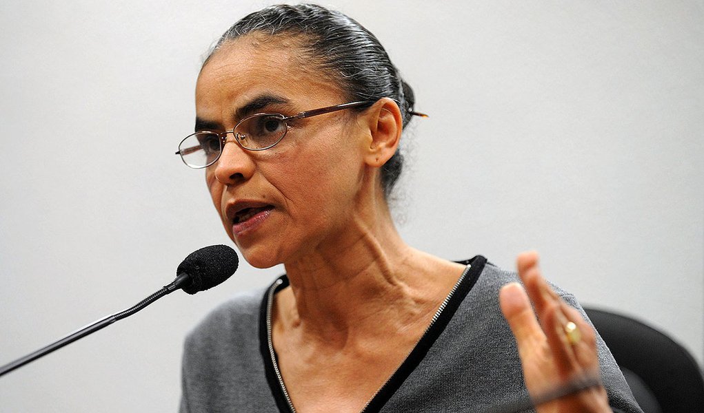 Brasília - senadora marina Silva durante coletiva onde criticou a proposta do Código Florestal relatada pelo deputado Alldo Rebelo