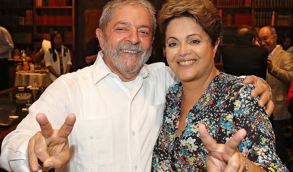 26/10/2014- Brasília- DF, Brasil-  O ex-presidente Lula parabeniza a presidenta reeleita, Dilma Rousseff. Foto: Ricardo Stuckert/ Insituto Lula