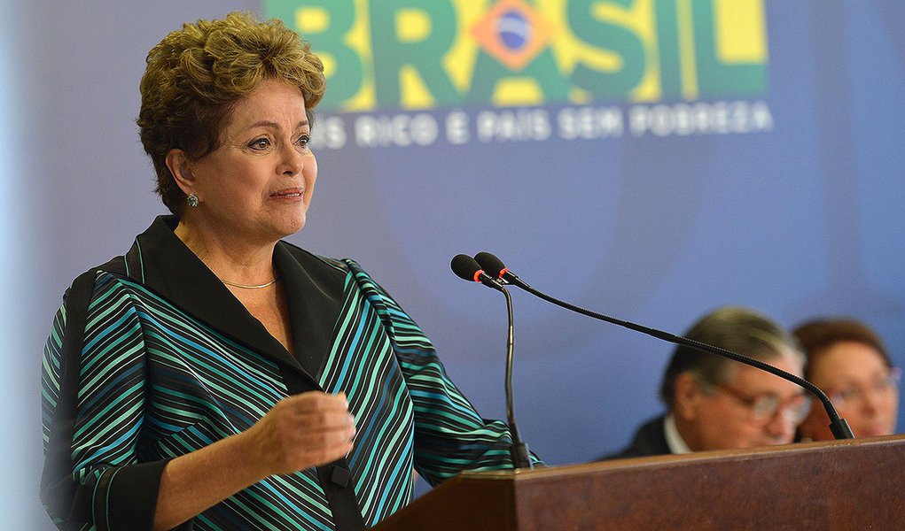 Comissão Nacional da Verdade (CNV) entrega o relatório final dos trabalhos à presidenta Dilma Rousseff (Antonio Cruz/Agência Brasil)
- Assuntos: Comissão da Verdade, Dilma, Justiça, relatório