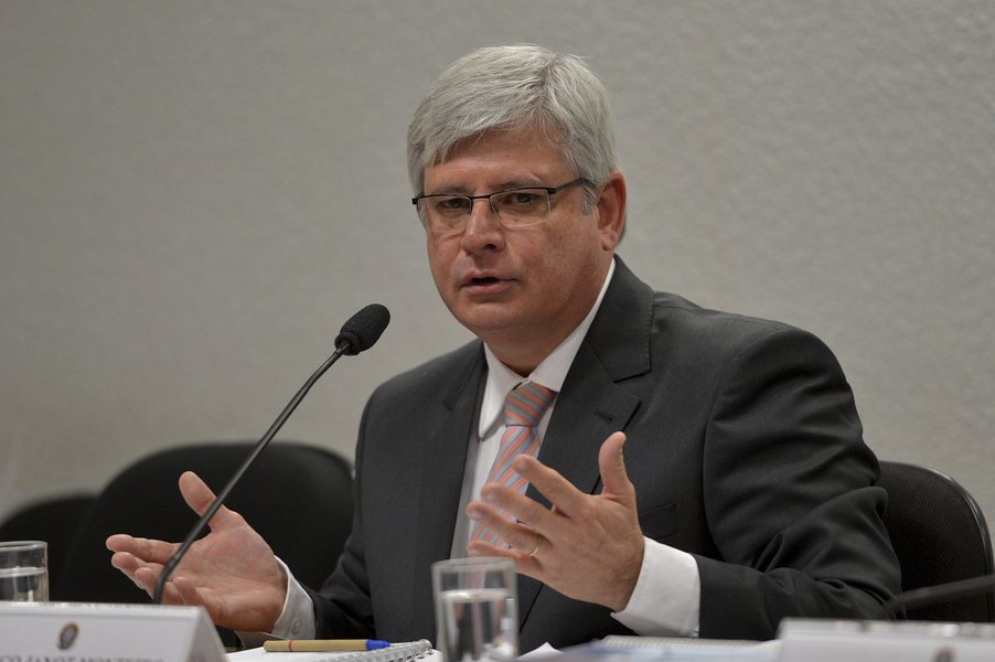 A Comissão de Constituição e Justiça do Senado sabatina o procurador da República Rodrigo Janot, indicado para o cargo de procurador-geral da República. 
