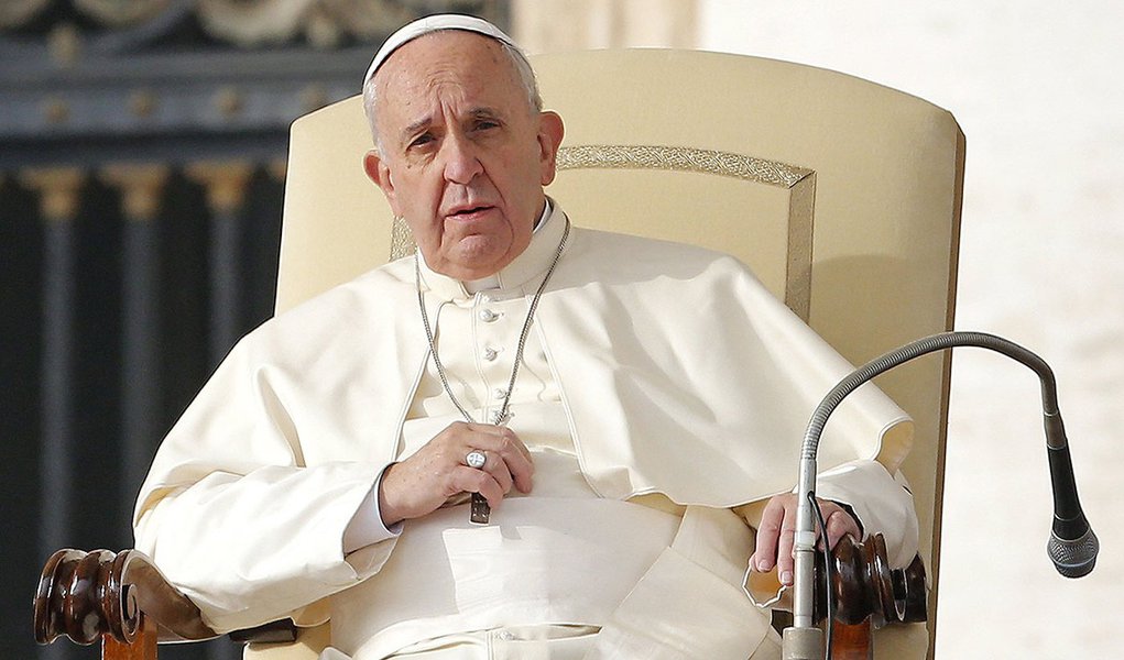Papa Francisco durante audiÃªncia semanal na PraÃ§a SÃ£o Pedro, no Vaticano, na quarta-feira. 26/11/2014 REUTERS/Giampiero Sposito
