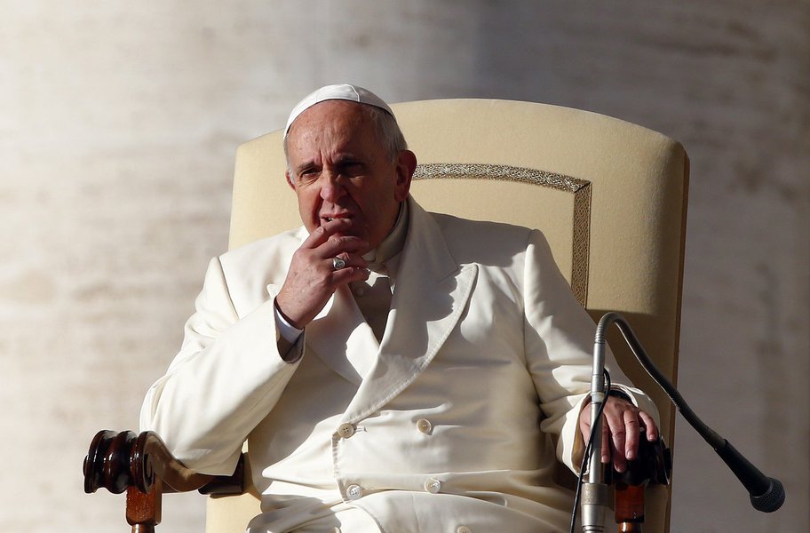 Papa Francisco durante audiência semanal na Praça São Pedro, na Cidade do Vaticano. 17/12/2014. REUTERS/Tony Gentile