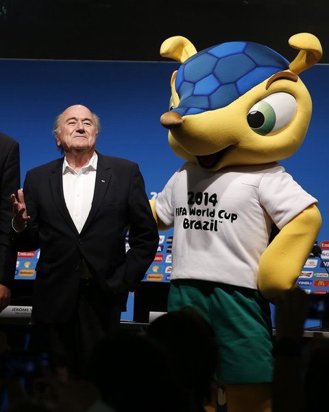 Blatter afirmou nesta segunda-feira que a Copa do Mundo no Brasil foi "excepcional" dentro de campo e deu nota 9,25 à competição, mas não fez comentários sobre a organização do Mundial encerrado no domingo. 14/07/2014 REUTERS/Pilar Olivares