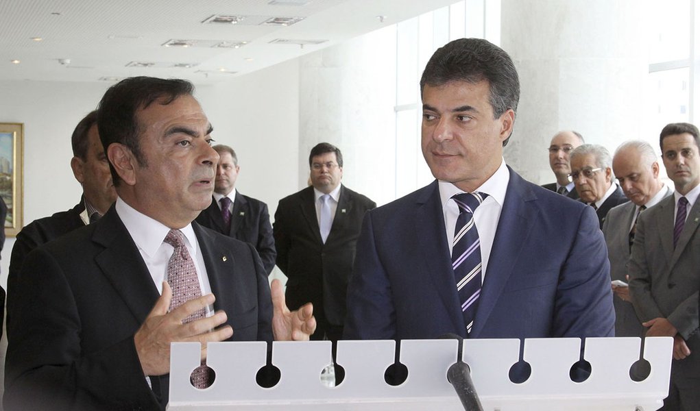 Governador Beto Richa e o presidente da Aliança Renault-Nissan, Carlos Ghosn, apresentam novos investimentos da Renault no Paraná.
Curitiba, 17/04/2014.
Foto: José Gomercindo/ANPr