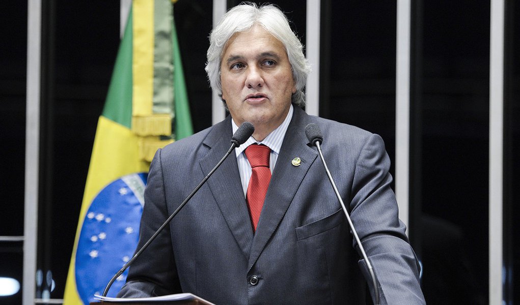 Senador Delcídio do Amaral (PT-MS) elogia as medidas de economia anunciadas pelo governo federal
