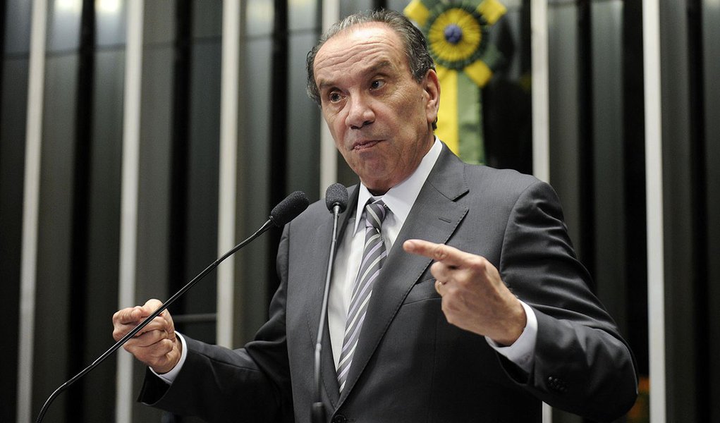 Senador Aloysio Nunes Ferreira (PSDB-SP) defende mais tempo para aperfeiçoar o projeto do Marco Civil da Internet (PLC 21/2014)