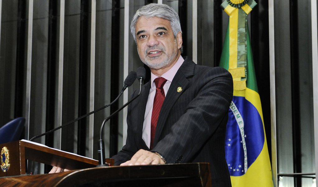 Senador Humberto Costa (PT-PE) critica oposição por resistência a decreto que institui Política Nacional de Participação Social